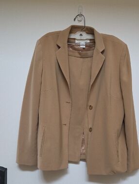 Jones New York Camel/Tan Skirt Set